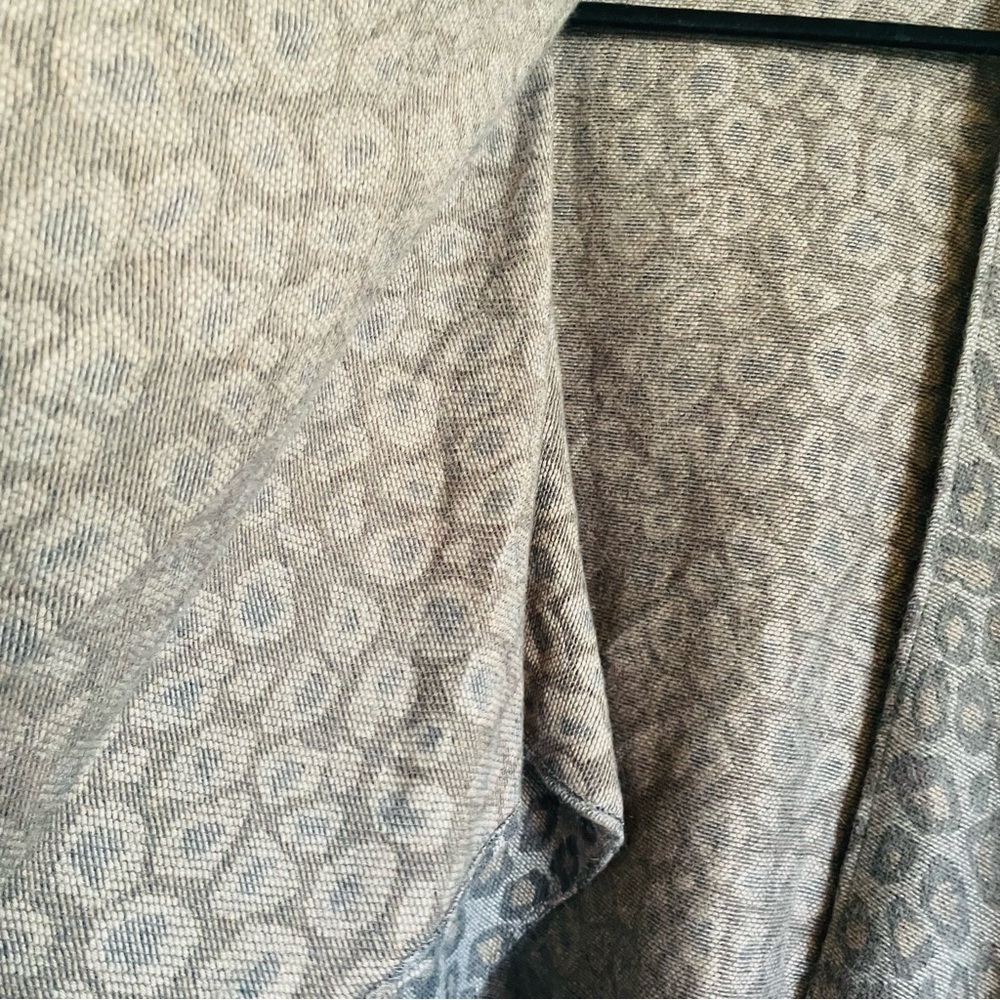 Woolrich woman’s cheetah print shawl poncho one size fringe gray winter throw - Picture 5 of 8